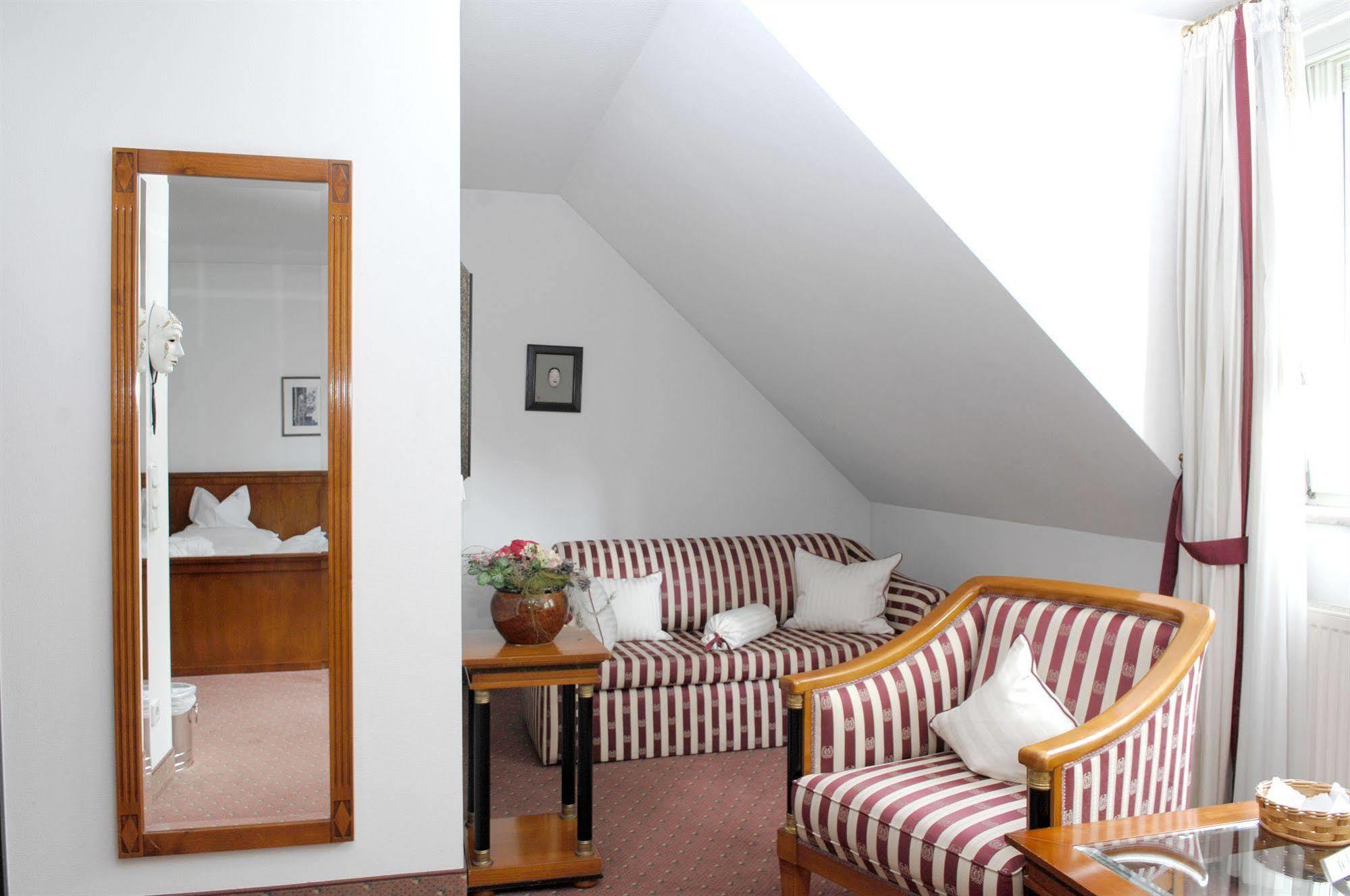 Hotel Gasthof Der Krug Штегаурах Экстерьер фото