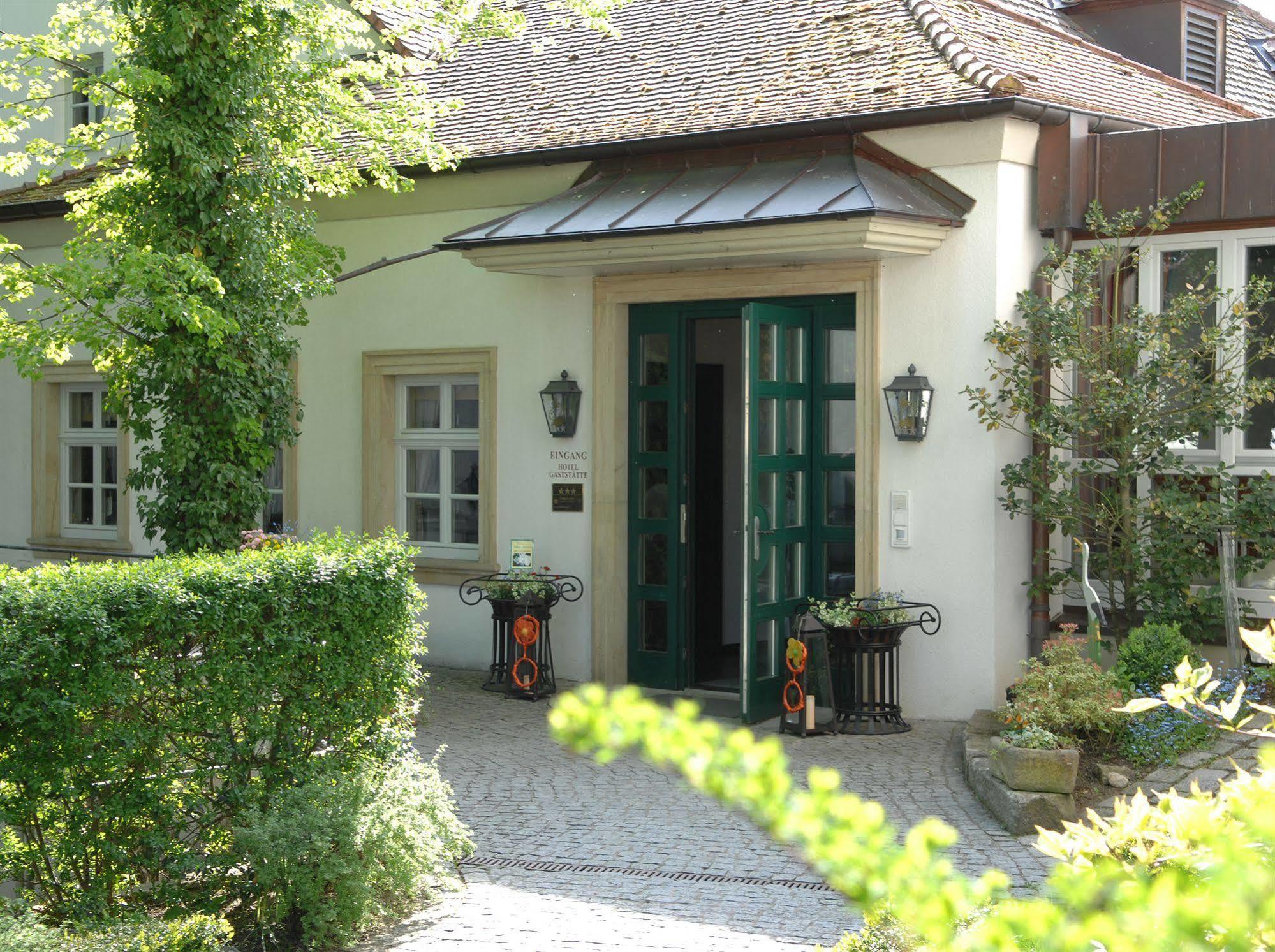 Hotel Gasthof Der Krug Штегаурах Экстерьер фото