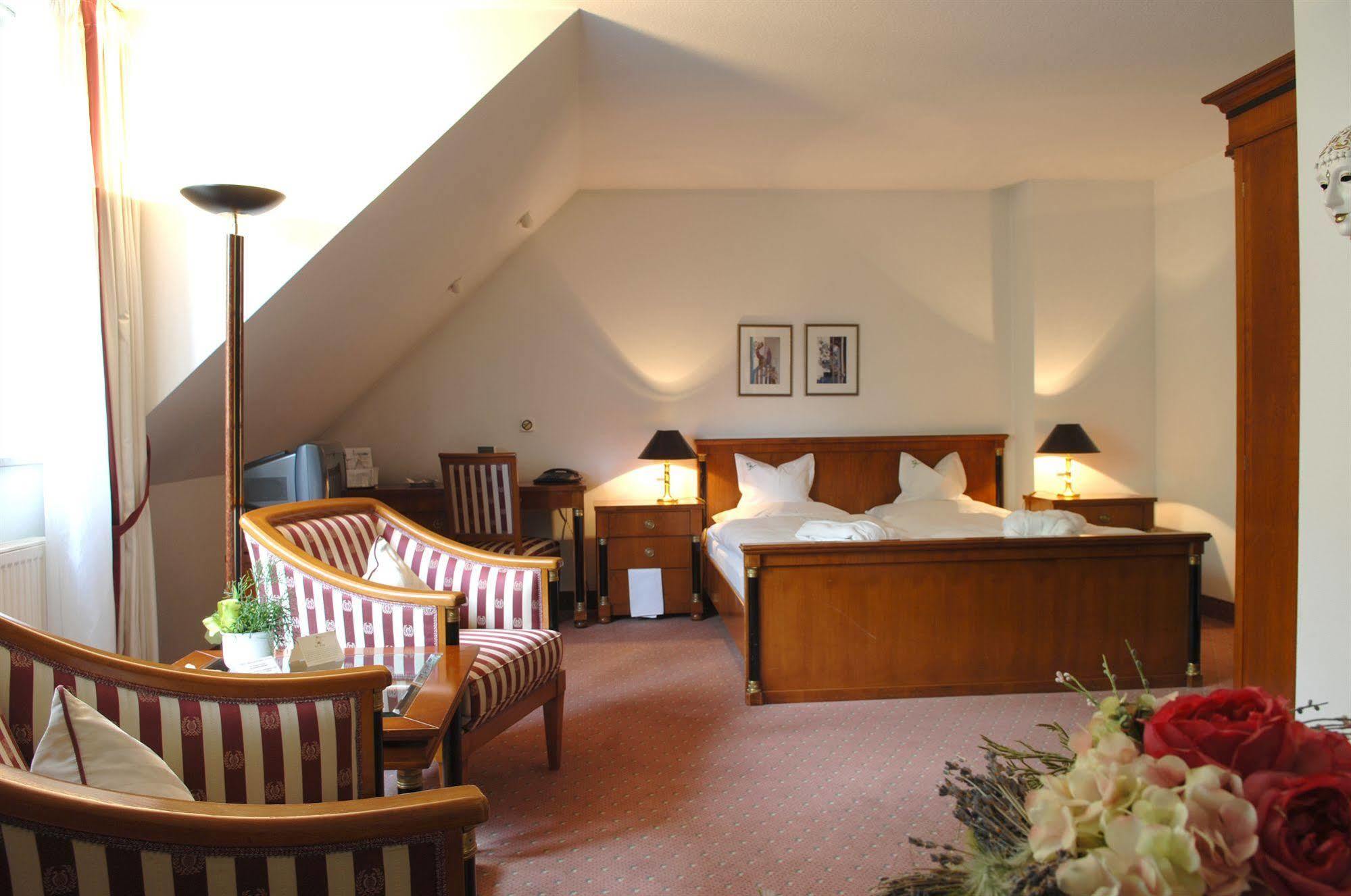 Hotel Gasthof Der Krug Штегаурах Экстерьер фото