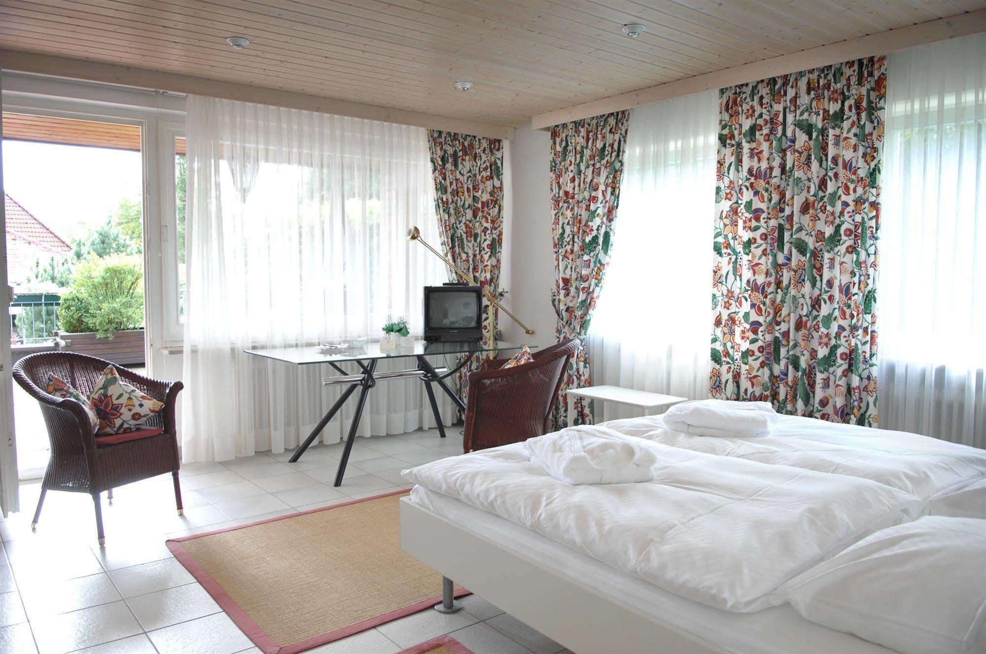 Hotel Gasthof Der Krug Штегаурах Экстерьер фото